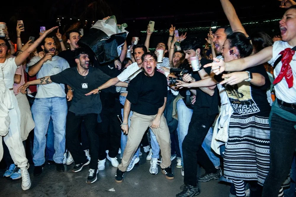 Juan, miembro de Sanguijuelas del Guadiana, entre el público