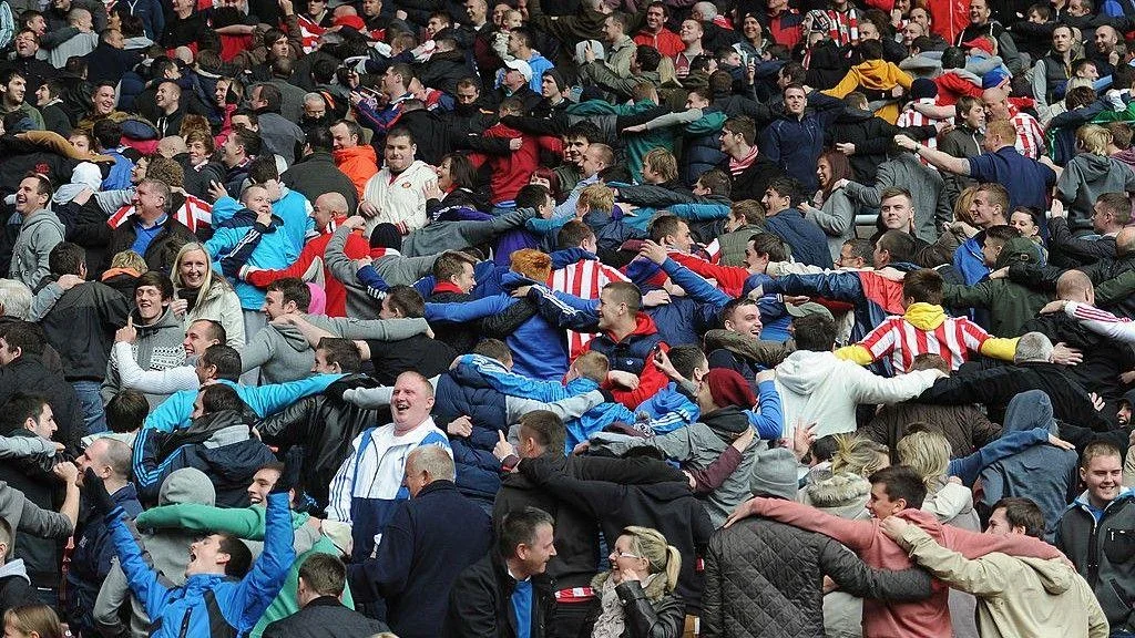 Sunderland fans doing the 'Poznan'